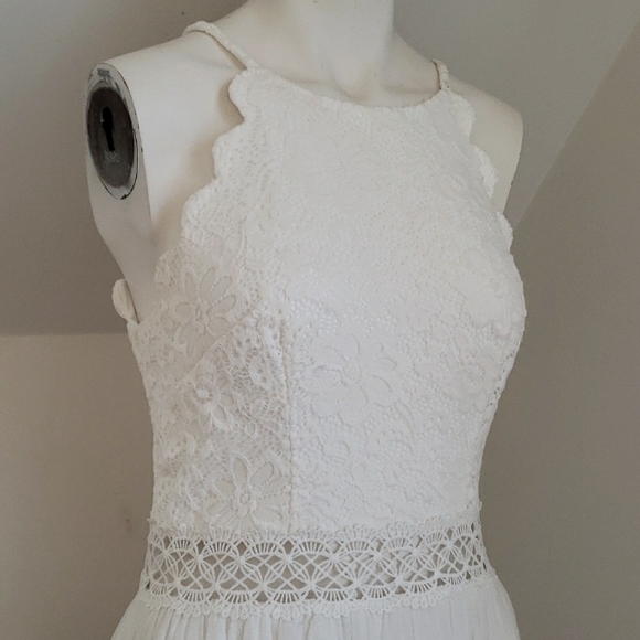 BCX DRESS Junior White Lace Keyhole Sleeveless Halter Knee Length Hi-Lo Dress, 9 - Picture 9 of 16